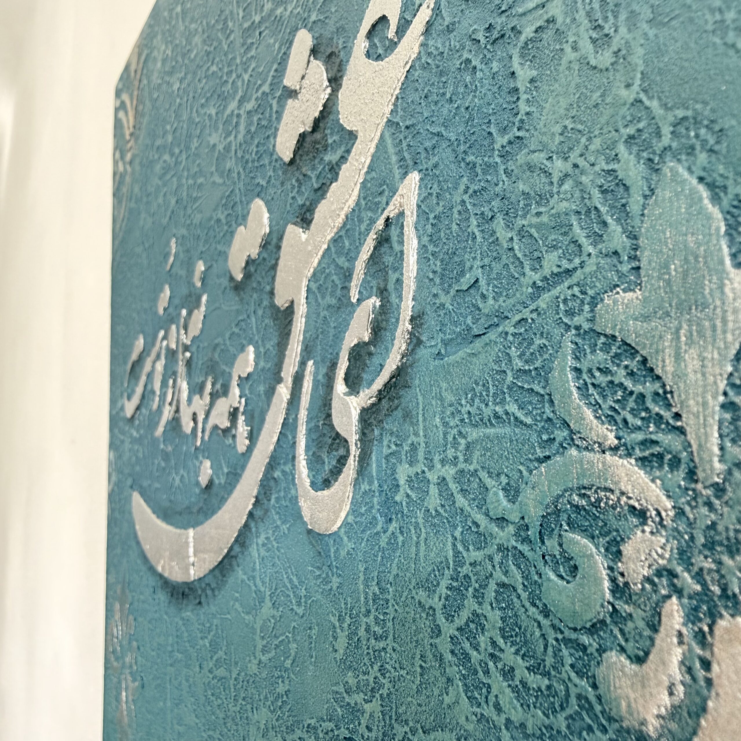 Night and Moon — afbeelding 9, detail kalligrafietextuur